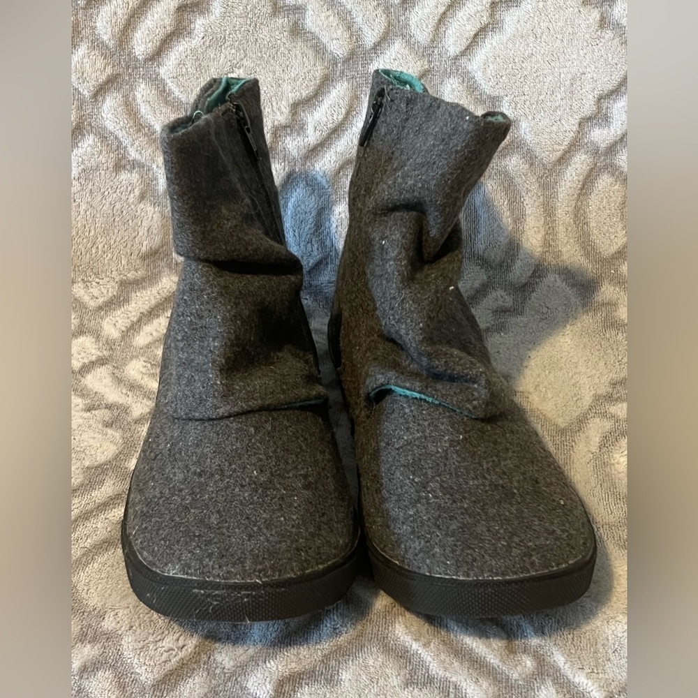 Xhilaration “Sena” Grey Foldover Ankle Boots with Buttons – Women’s 8.5